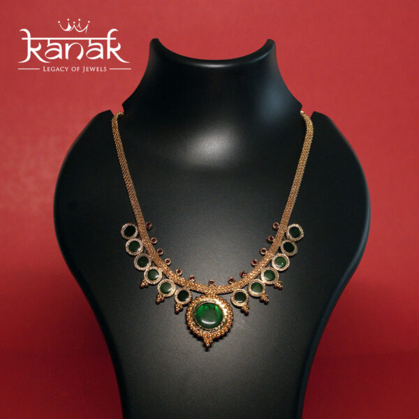 emerald radiance antique necklace
